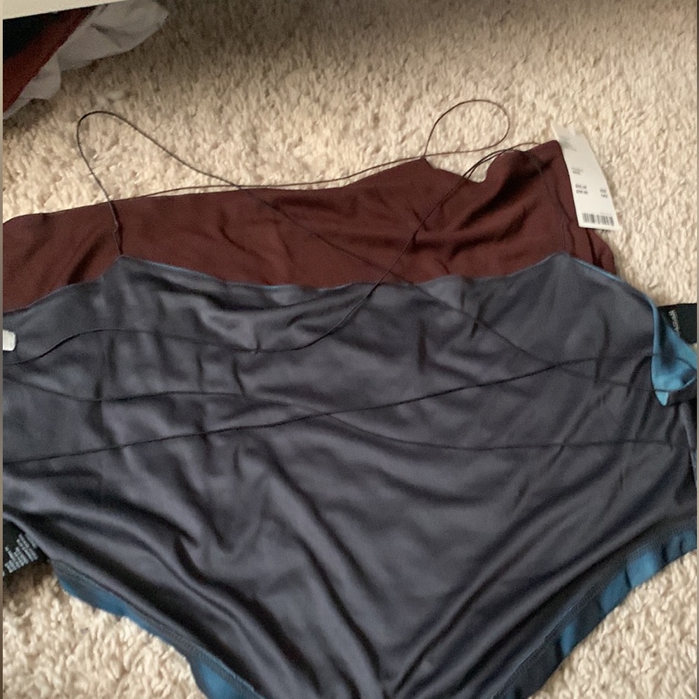 2 UO HANKY HEM CAMIS for one price - Picture 4 of 6